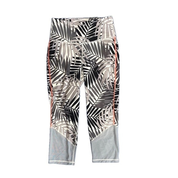 Old Navy Pants - ⭐️ Old Navy Active patterned leggings - size medium
